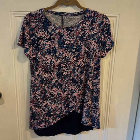 Maternity bundle.. 4 pieces. NWT black pants and NWT black crop, 2 tops, 1 NWT - Picture 9 of 14